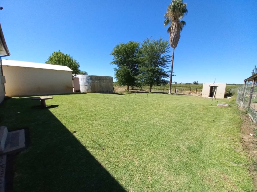 6 Bedroom Property for Sale in Kanoneiland Northern Cape